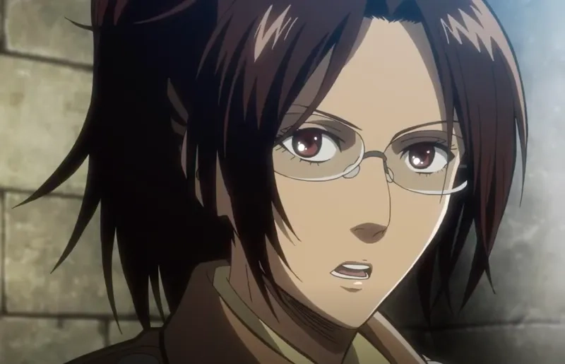 Hange Zoe đến từ anime Attack on Titan, nổi tiếng với trí tuệ sáng tạo, tính cách khác biệt và lòng quả cảm