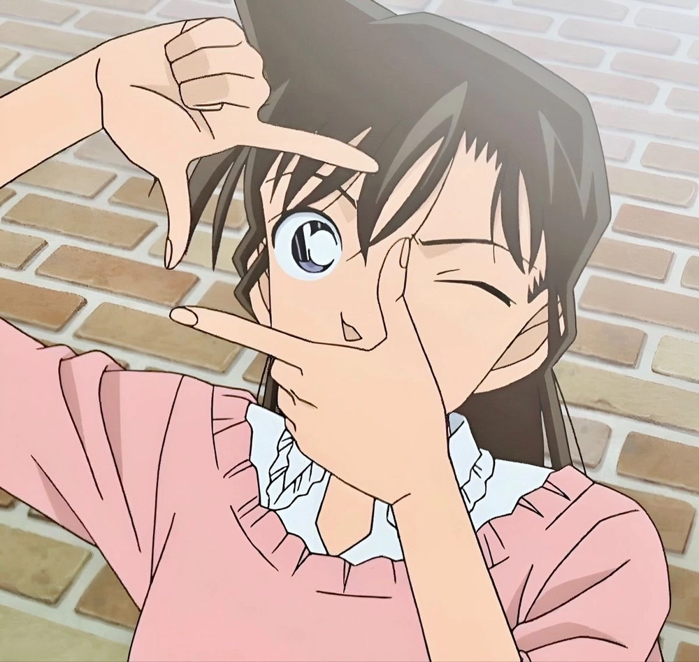 Ran Mori sinh năm bao nhiêu, cô được miêu tả là 17 tuổi trong truyện