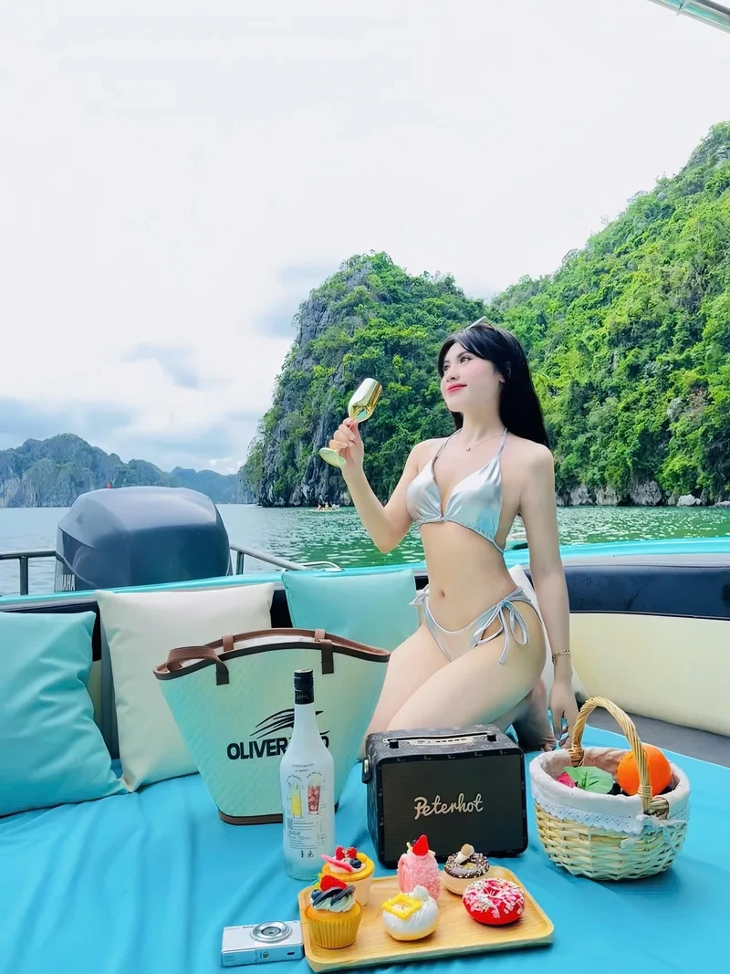 Bộ sưu tập hình ảnh con gái cute mặc bikini đáng yêu