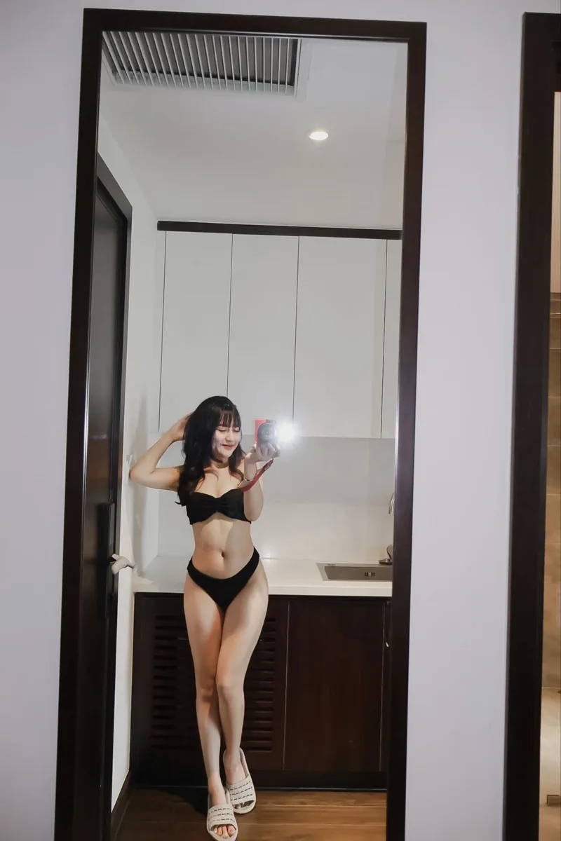 Check ngay hình ảnh cô gái mặc đồ bikini phong cách riêng