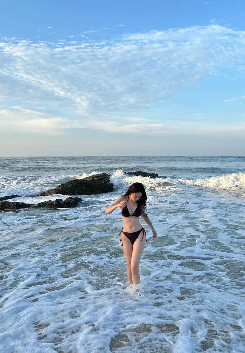 Hot trend biển với hình ảnh gái xinh mặc bikini cực cuốn