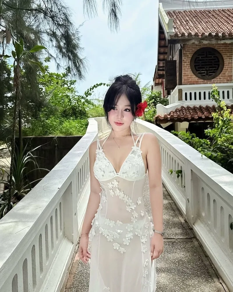Hot trend ảnh gái xinh 2k10 mặc bikini trẻ trung năng động