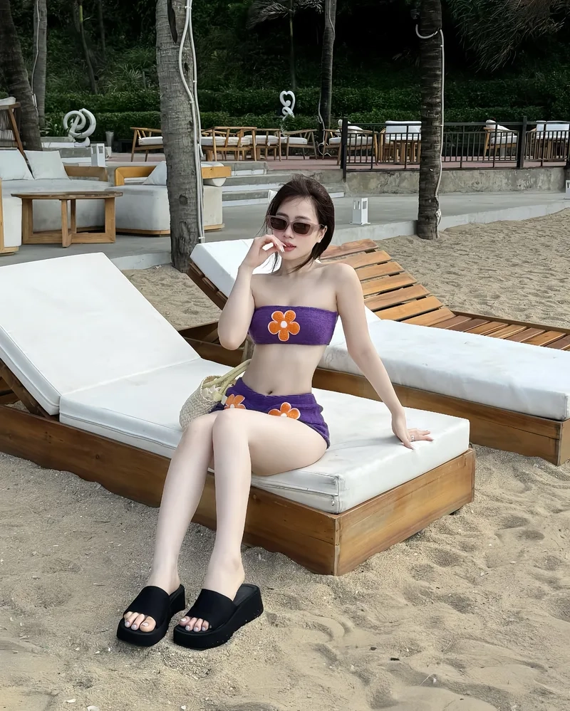 Tạo mood hè sôi động với gái bikini ảnh phong cách riêng