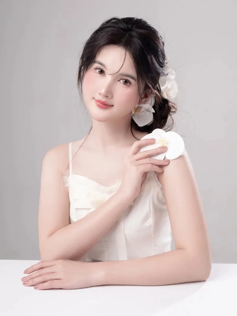 Lưu ngay ảnh mạng của con gái cho màn hình