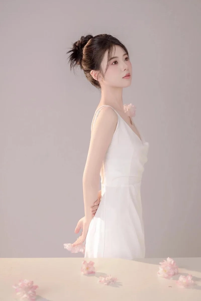 Cài ngay Hình nền phô mai que con gái cho máy tính dễ thương