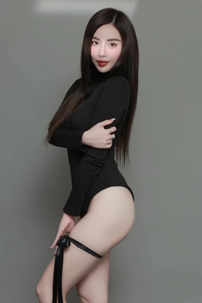 Không thể rời mắt trước em gái body đẹp nhẹ nhàng đáng yêu