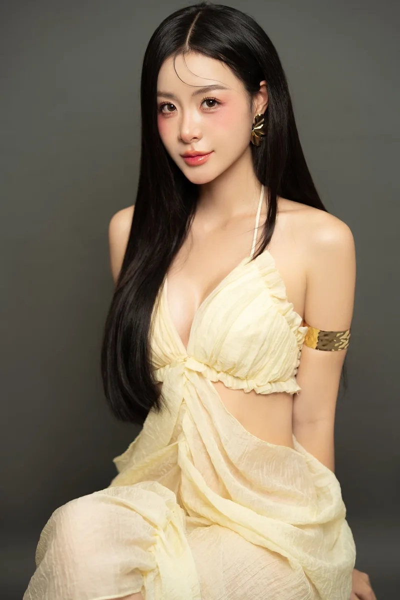 Khám phá thần thái cuốn hút của cô gái xinh đẹp việt nam