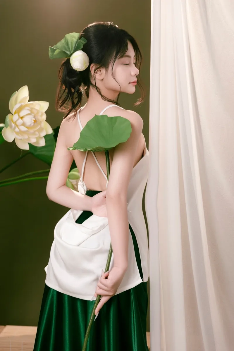 Chiêm ngưỡng thần thái cuốn hút của gái xinh đẹp nhất việt nam