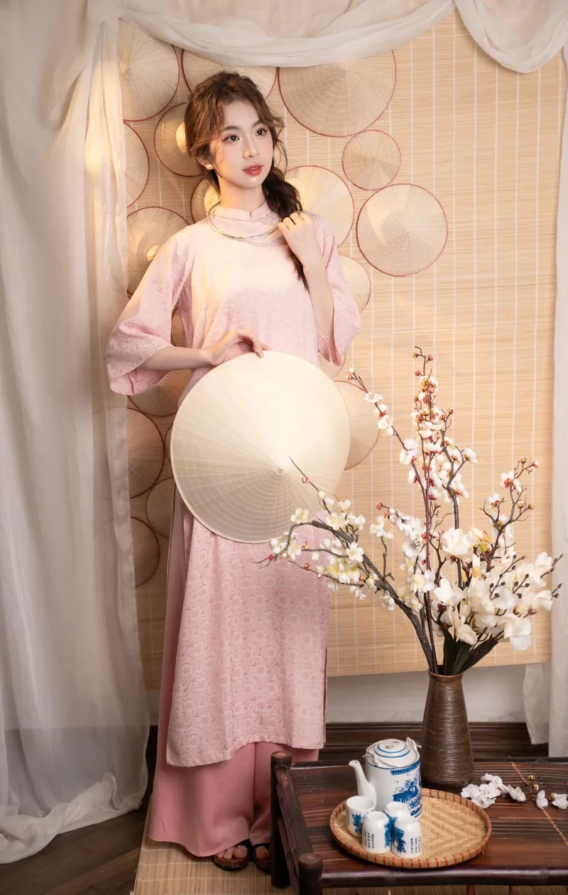 Thướt tha quyến rũ với Gái xinh mặc áo dài đẹp