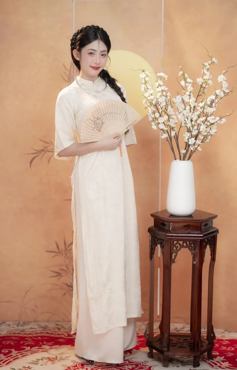 Lưu giữ khoảnh khắc thanh xuân qua Hình ảnh cô gái mặc áo dài