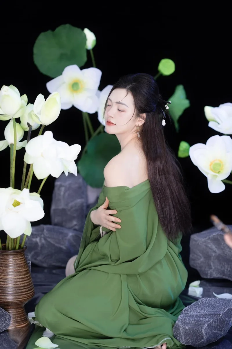 Nét kiêu sa từ Ảnh gái xinh tóc xoăn dài khiến ai cũng say mê