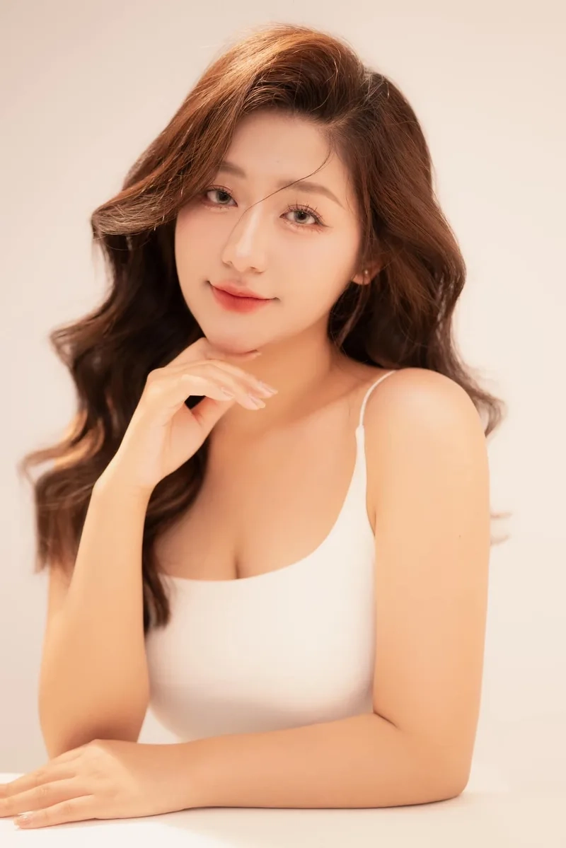 Sắc đẹp tự nhiên qua Hình ảnh cô gái tóc dài tinh tế