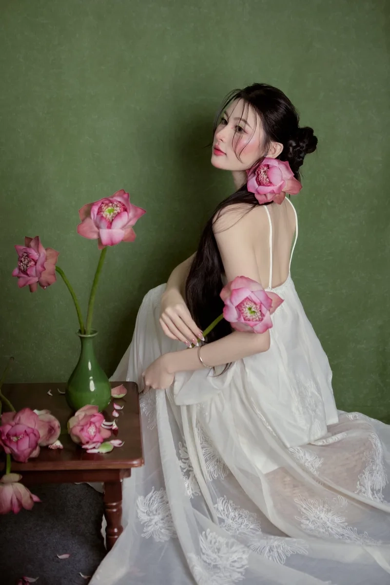 Khám phá vẻ đẹp tự nhiên của Cô gái đẹp nhất Việt Nam